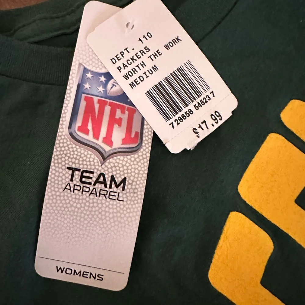 Green Bay Packers Women’s Graphic Tee – NWT - Picture 3 of 5